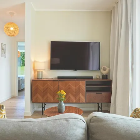 Charmante Wippsteert Auf Ruegen, Grosser Garten Und Sonnen Terrasse Am Golf Platz Und Nationalpark Jasmund * Lohme