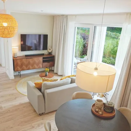 Apartament Charmante Wippsteert Auf Ruegen, Grosser Garten Und Sonnen Terrasse Am Golf Platz Und Nationalpark Jasmund Lohme