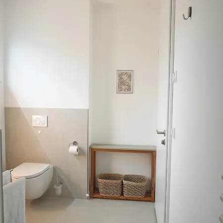 Charmante Wippsteert Auf Ruegen, Grosser Garten Und Sonnen Terrasse Am Golf Platz Und Nationalpark Jasmund Apartment *